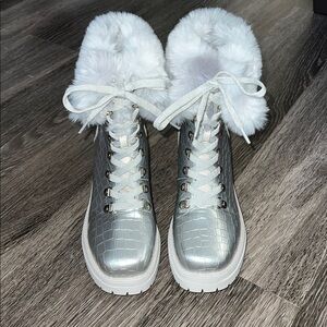Boston Proper Silver Croco Fur Lace Up Bootie Woman’s 8 (Faux Croc/Fur)